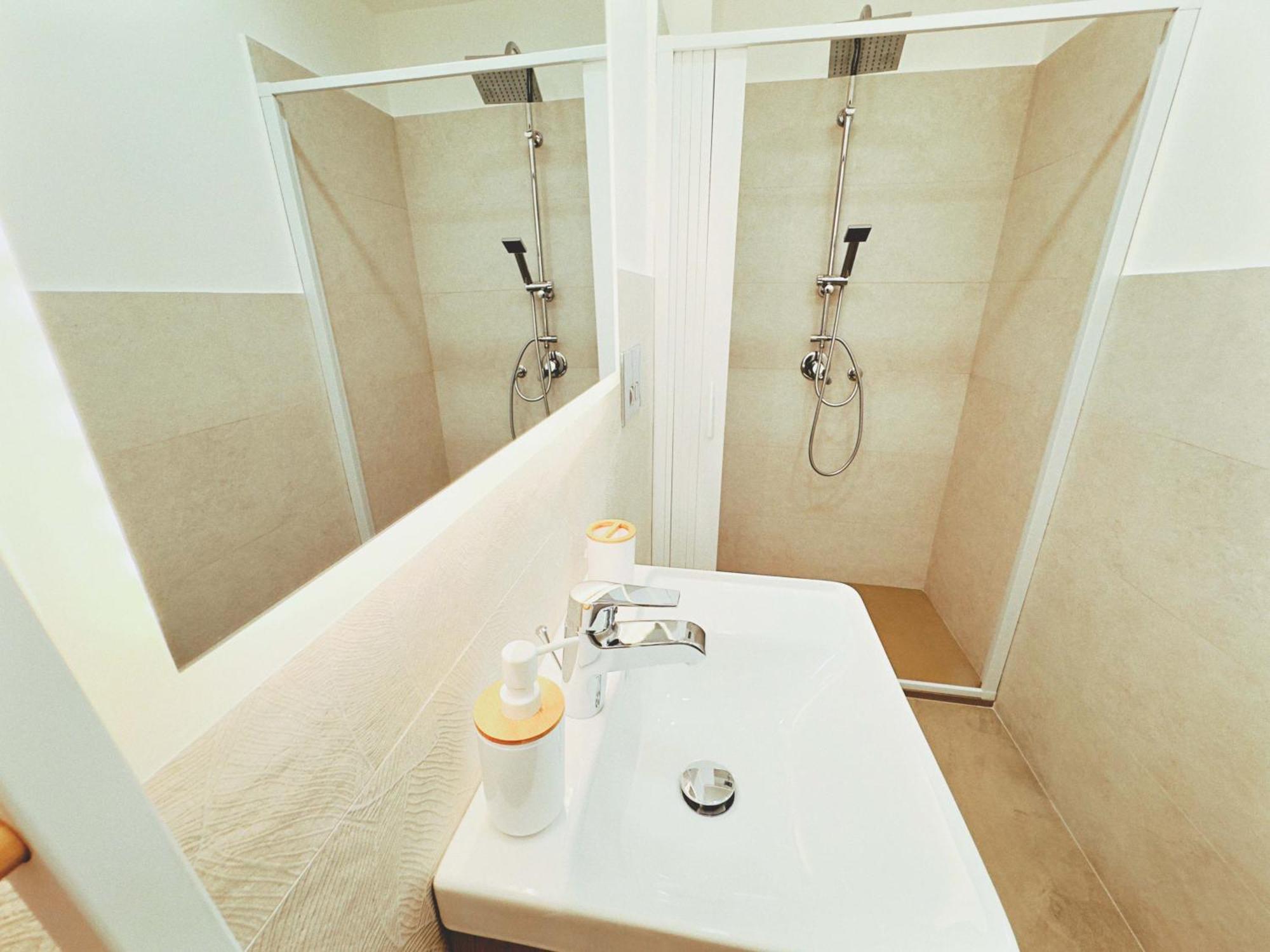 Casa Vacanze Imera House ปาแลร์โม ภายนอก รูปภาพ